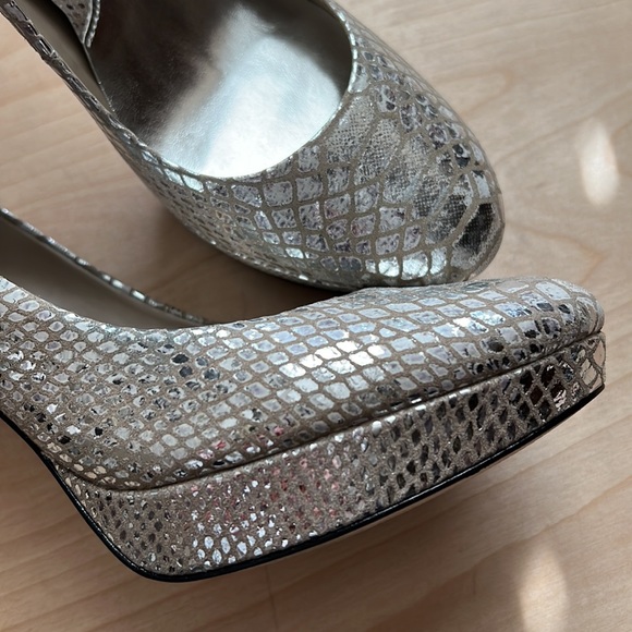 Snake Print Pumps - Picture 9 of 10